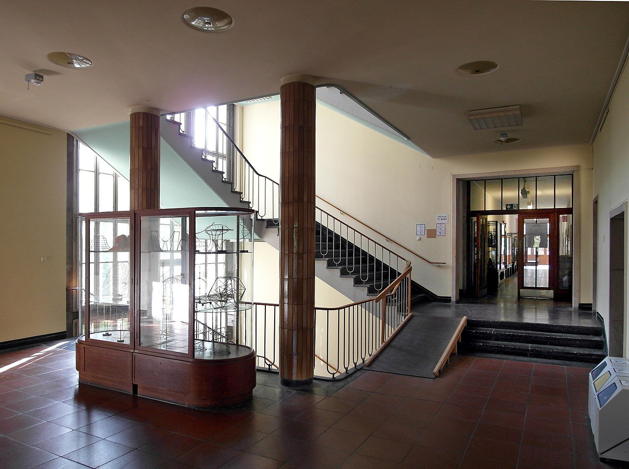 Pasillo de la Facultad de Matemáticas