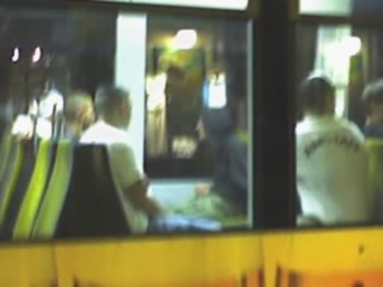 Cuando buscábamos a Koki me encontré con algunos de los agresores regresando tranquilamente a sus
casas en el tranvía