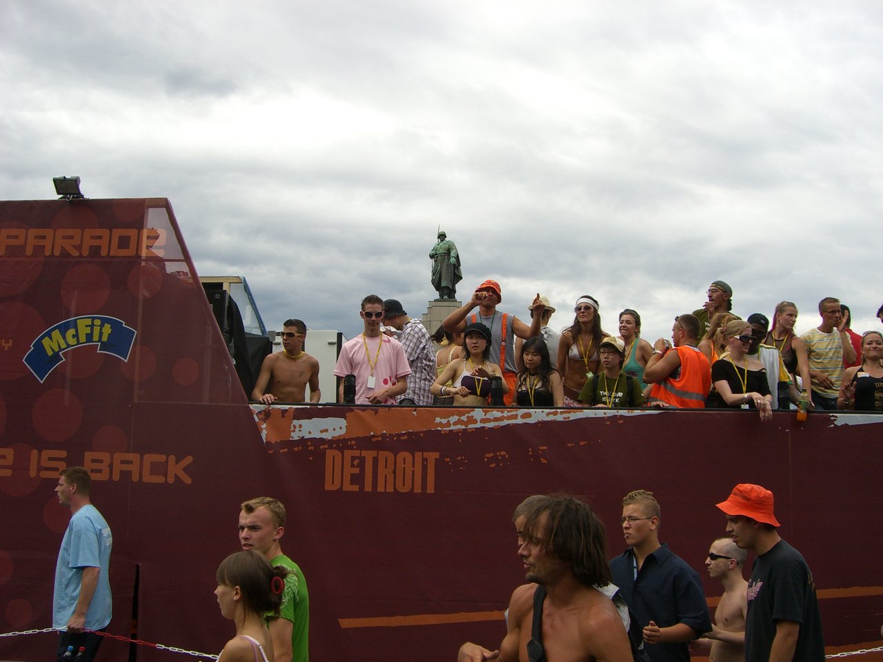 Jóvenes alemanes del ayer con los jóvenes alemanes del presente