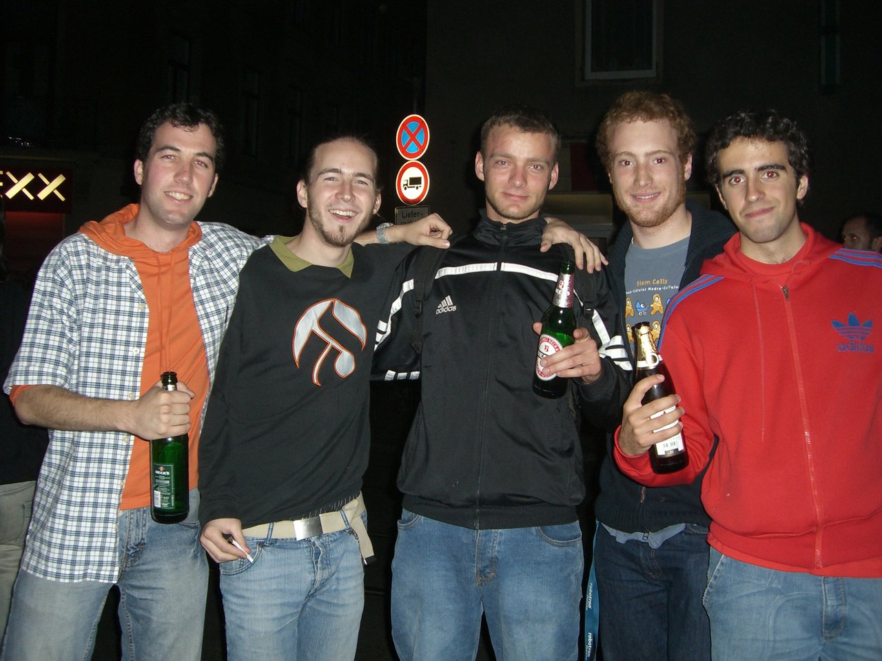 De fiesta con mis compañeros de piso, Pascal y Thomas