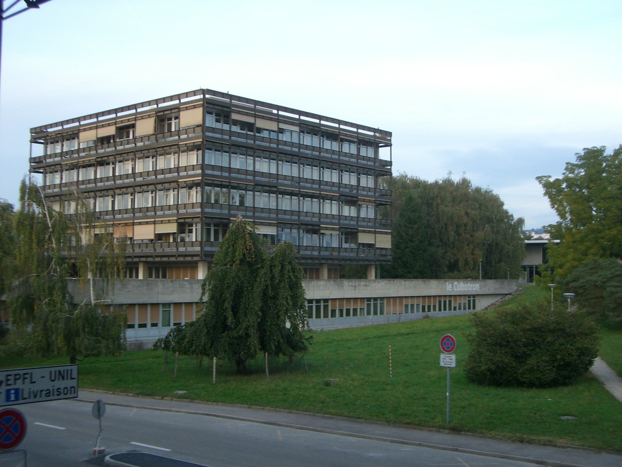 The EPFL Cubotron