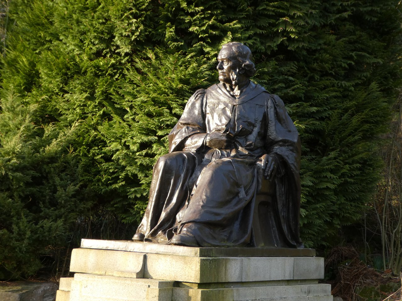 Lord Lister Statue