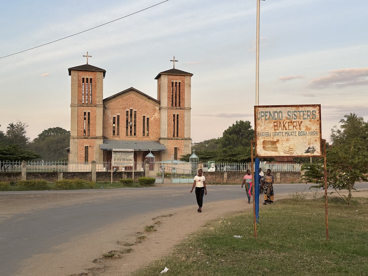 Paseo por Ifakara al acabar el día